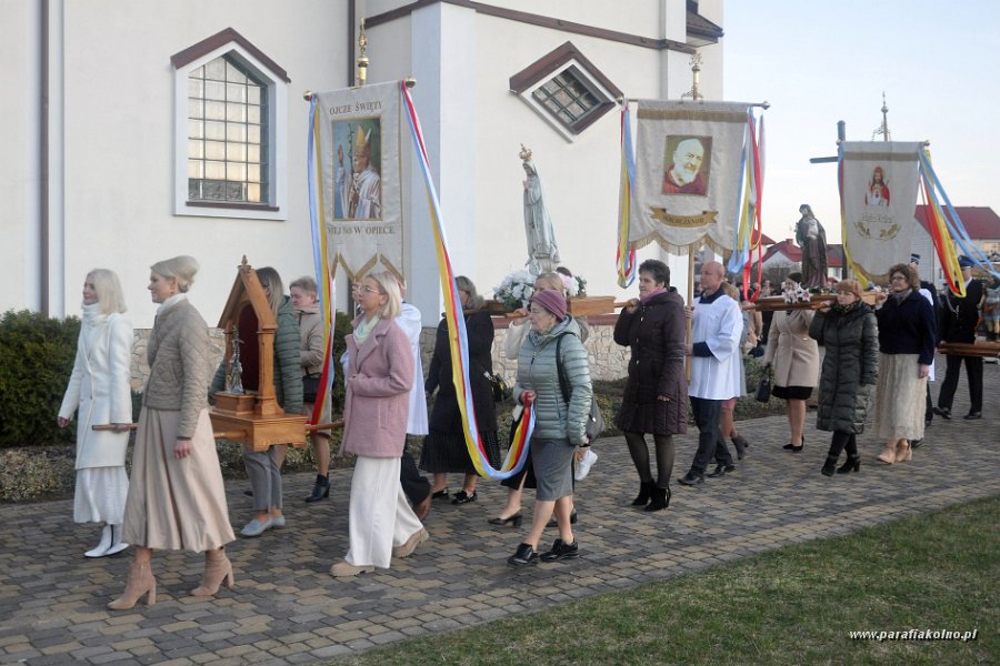 06 Procesja rezurekcyjna.jpg